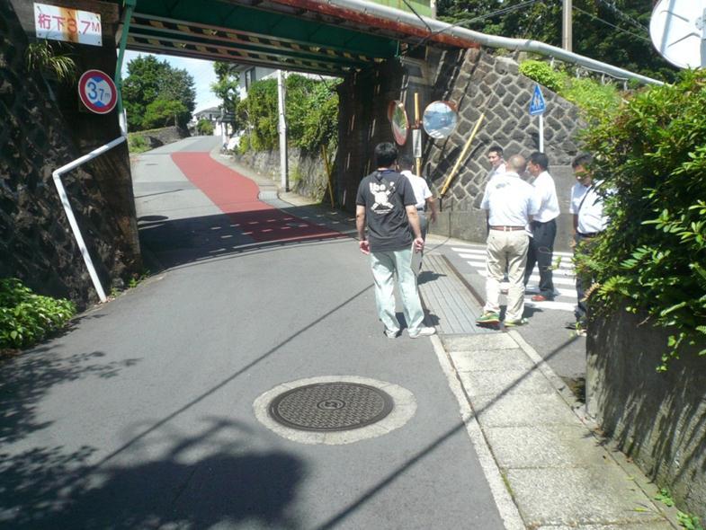 八幡野地内における通学路点検風景の写真