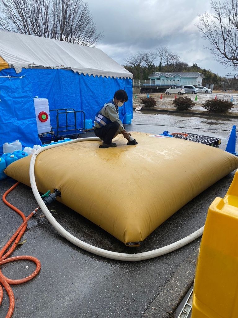 タンクへの給水活動