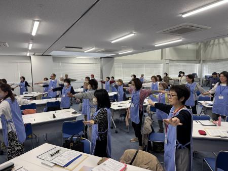 のびやか体操をする様子