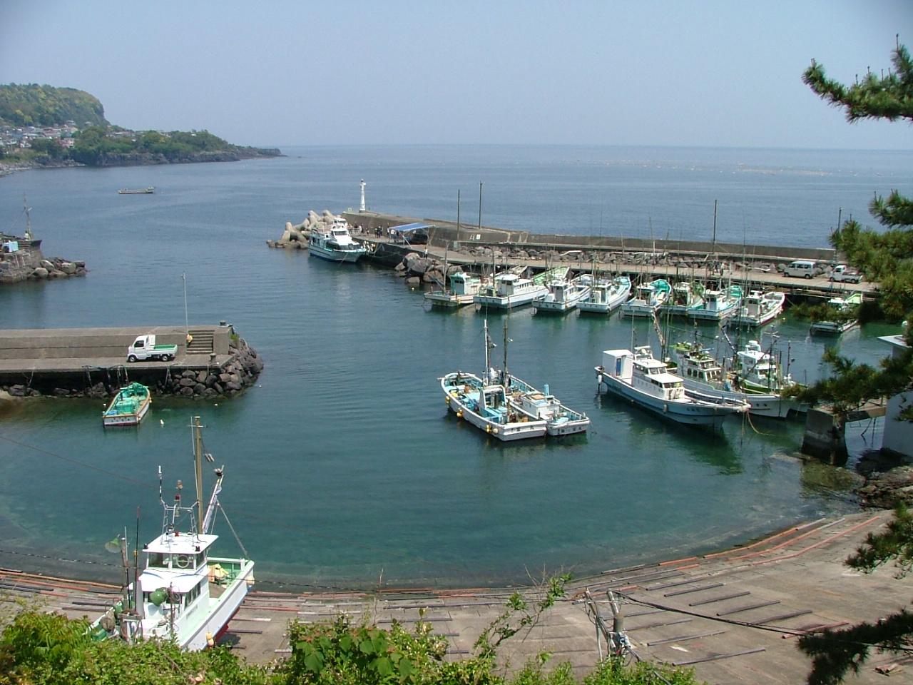 富戸漁港遠景の写真