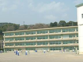 伊東市立宇佐美中学校校舎外観の写真