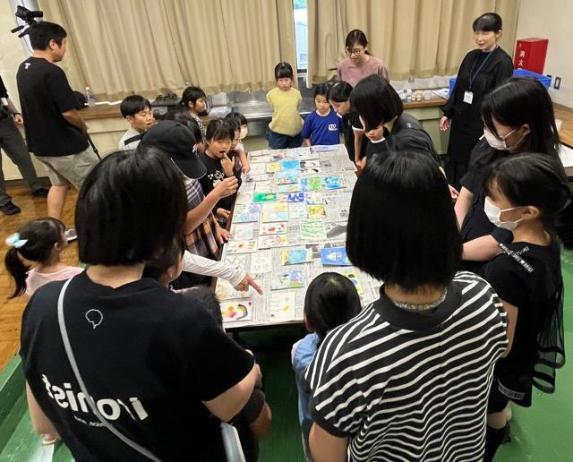 出来上がった絵葉書を鑑賞
