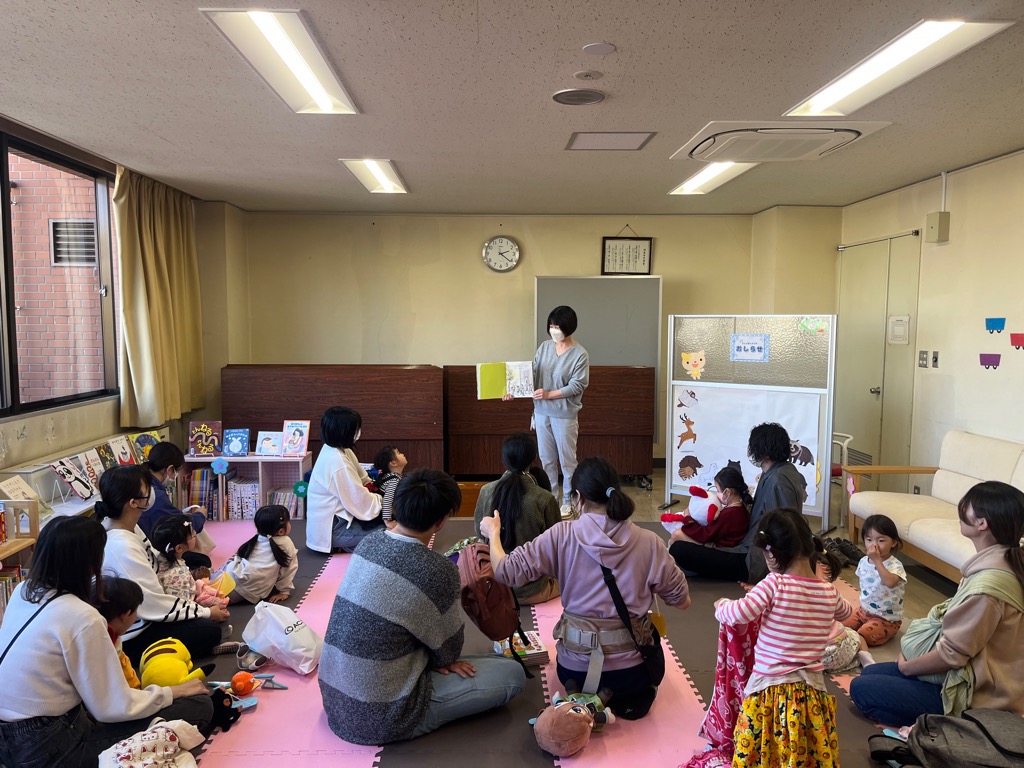『ぬいぐるみおとまりかい』読み聞かせ