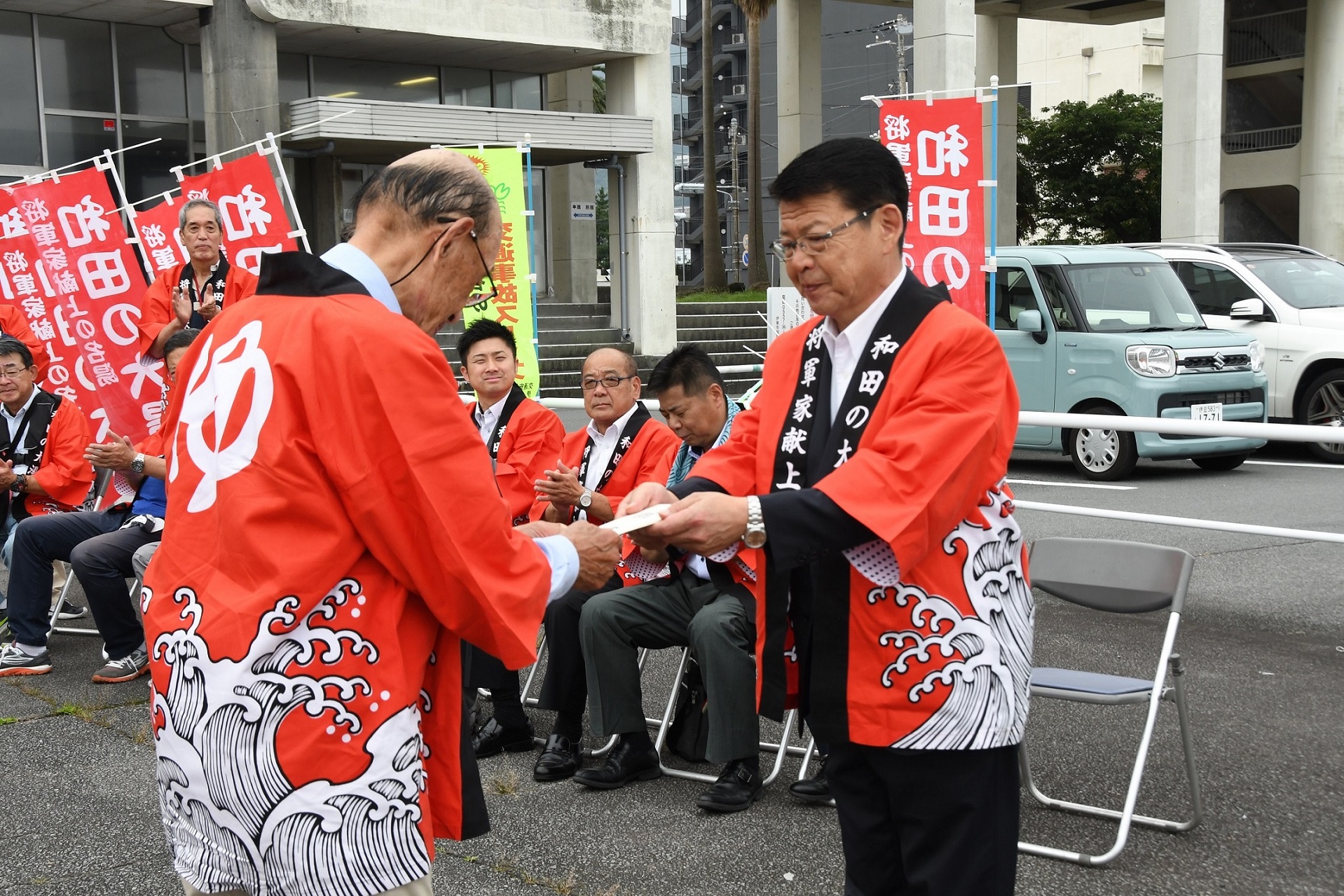 親書を渡す小野市長