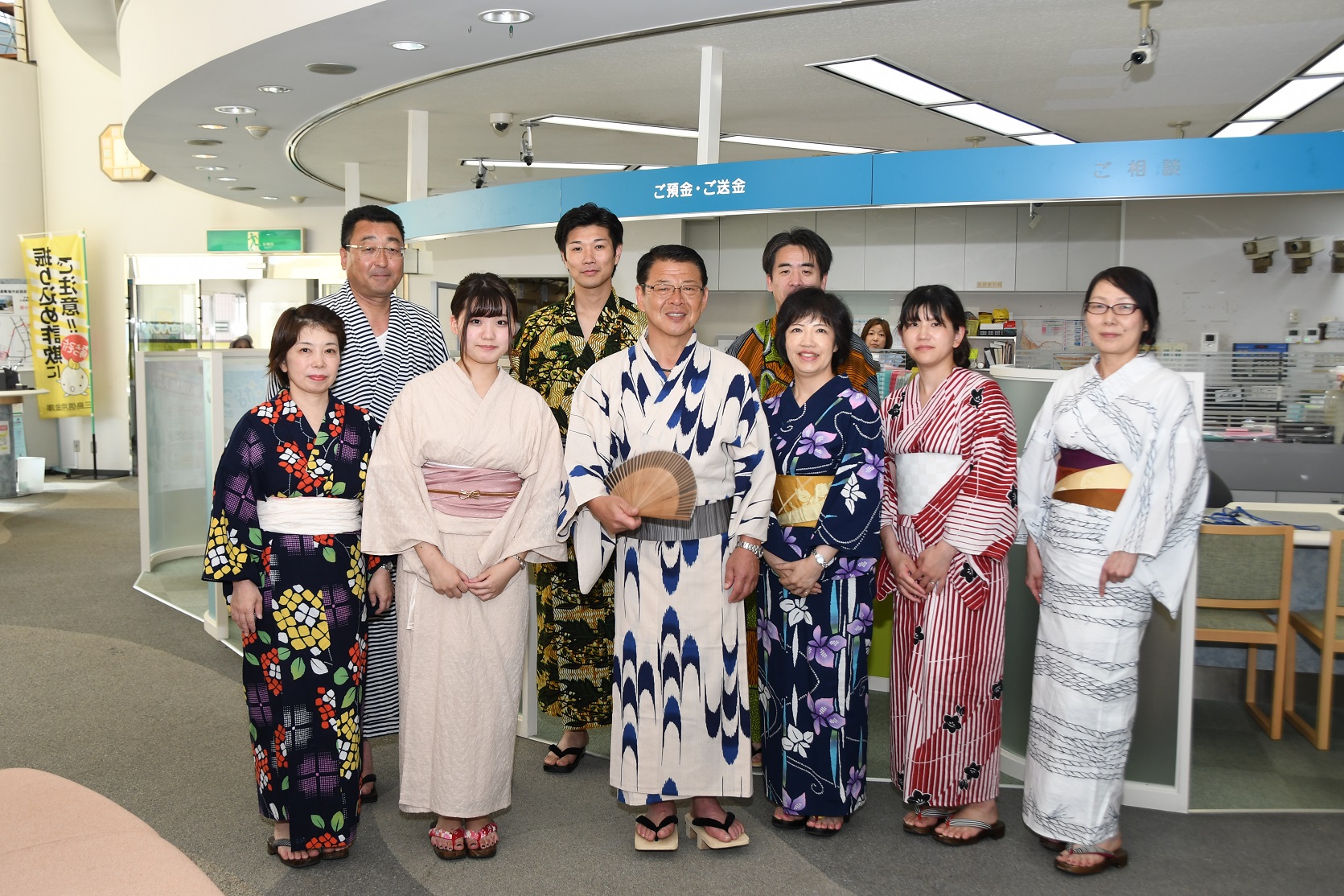 浴衣の日を視察する小野市長