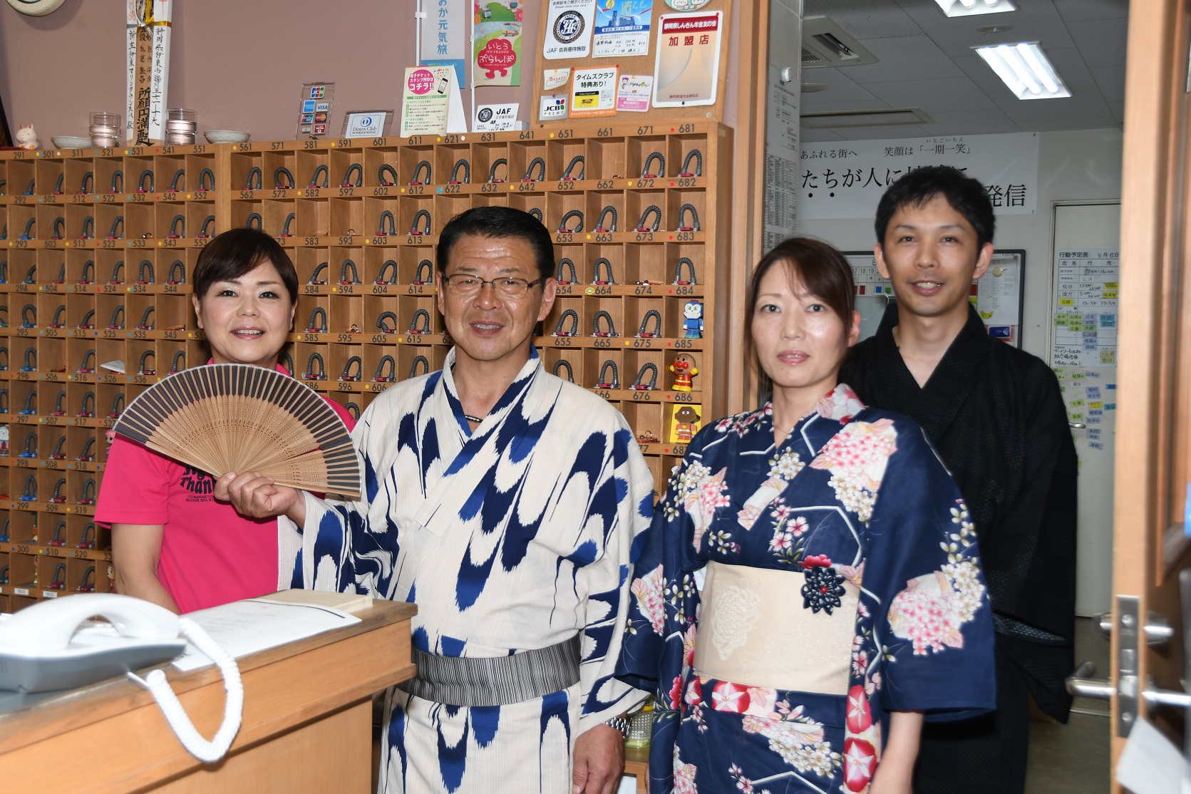 浴衣の日を視察する小野市長