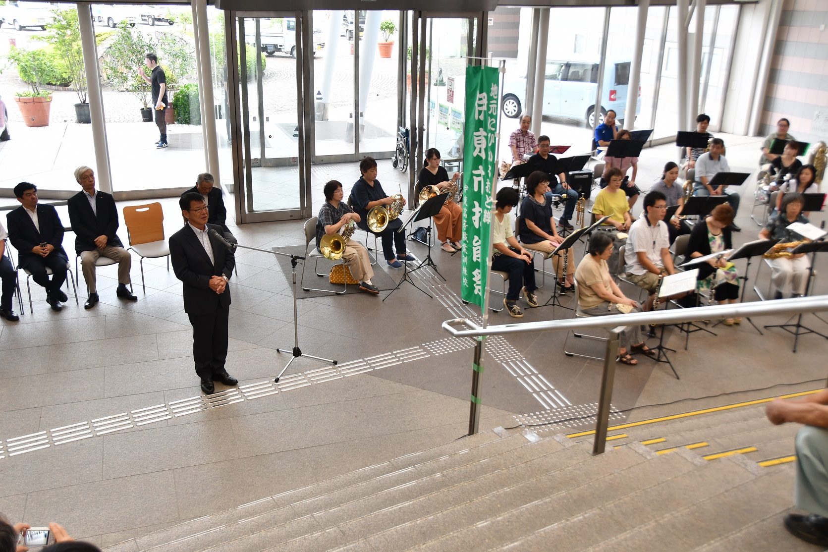 技能祭2019であいさつをする小野市長