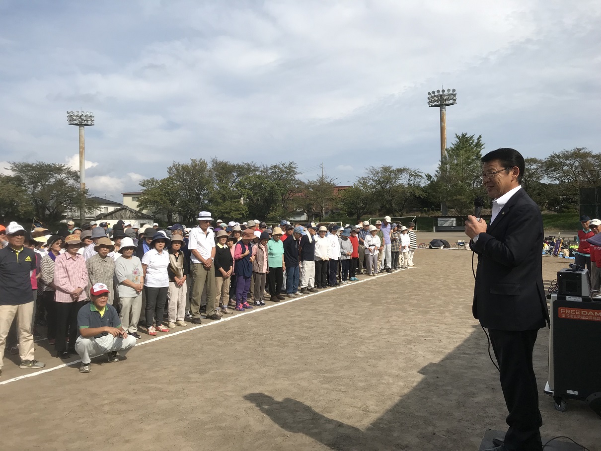 いきいきスポーツ大会開会式であいさつをする小野市長