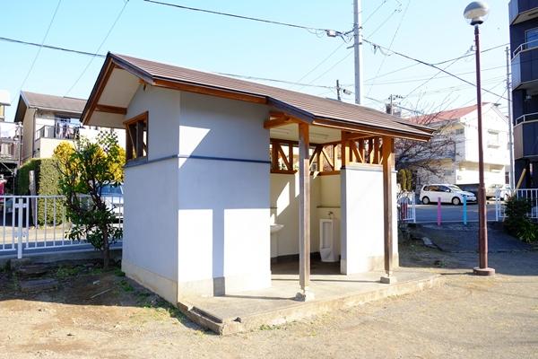 トイレの建物の写真