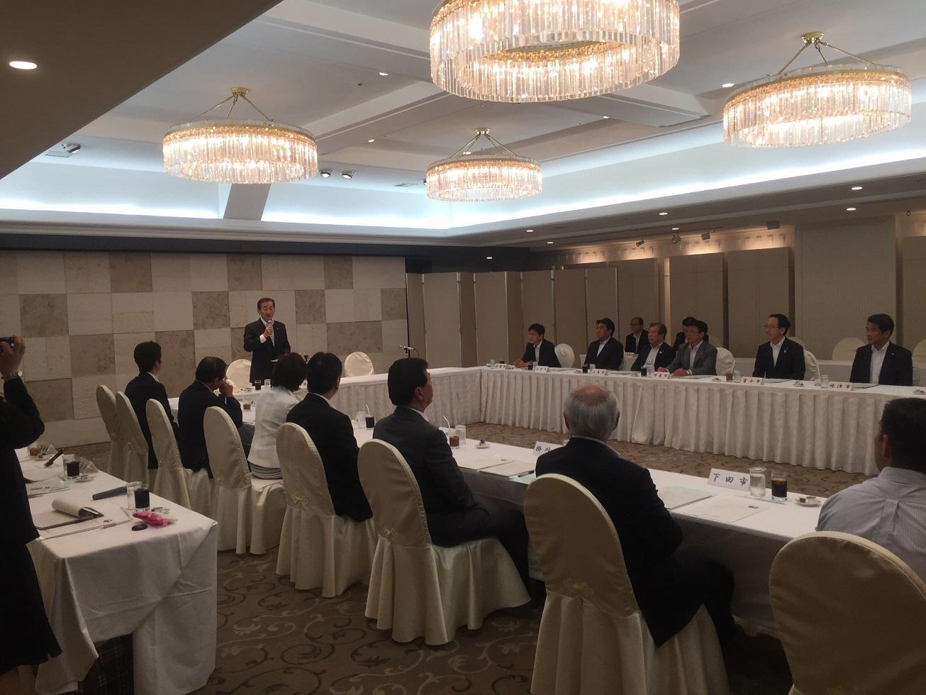 ホテルアソシア静岡で行われた静岡県市長会7月定例市長会議の写真