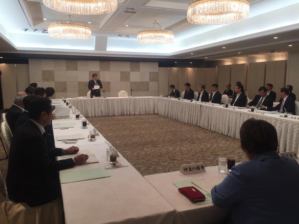 ホテルアソシア静岡で開催された10月定例市長会議の写真