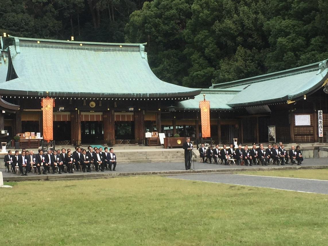 静岡県戦没者秋季追悼式が行われた靜岡縣護國神社の写真