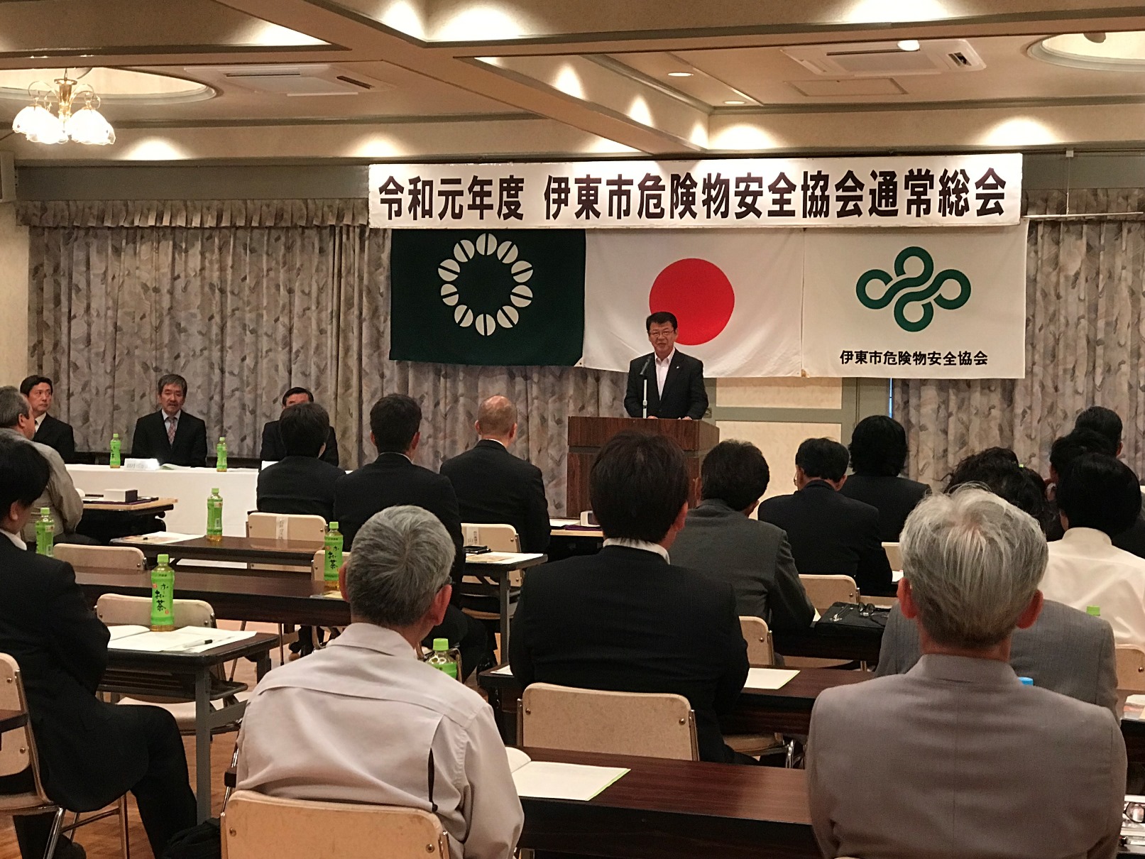 危険物安全協会総会で祝辞を述べる小野市長