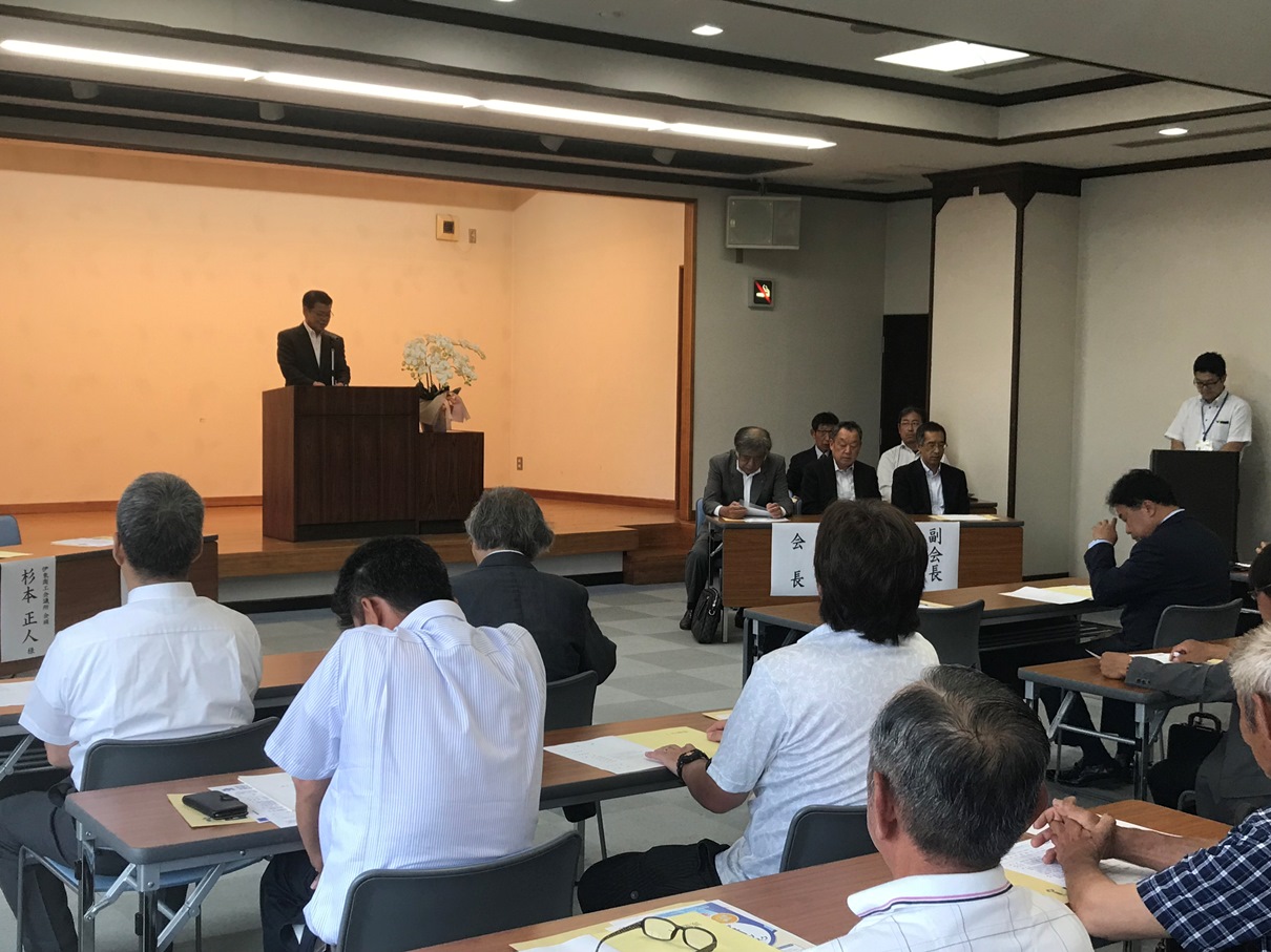 伊東建設関連業者連絡協議会定時総会であいさつをする小野市長