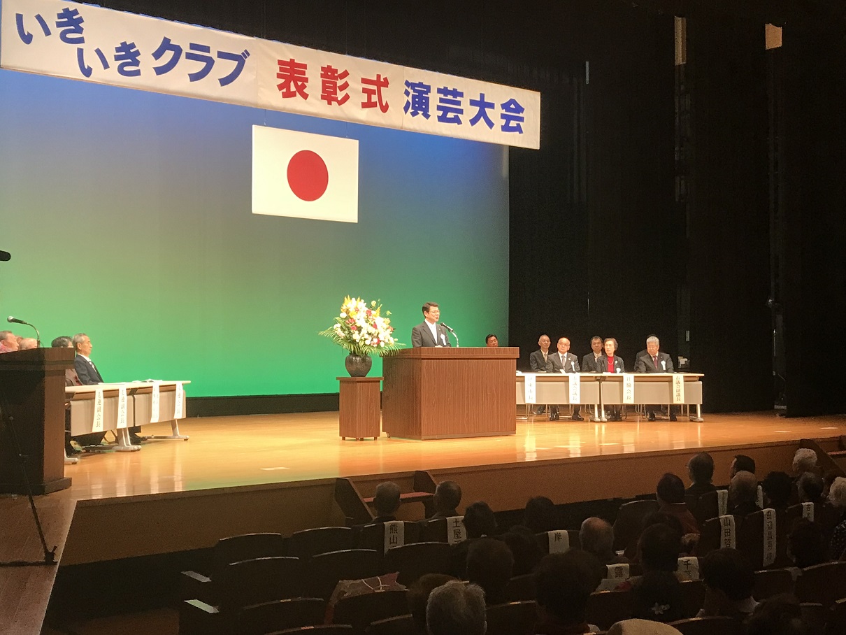 伊東市老人クラブ連合会会長表彰式で祝辞を述べる小野市長