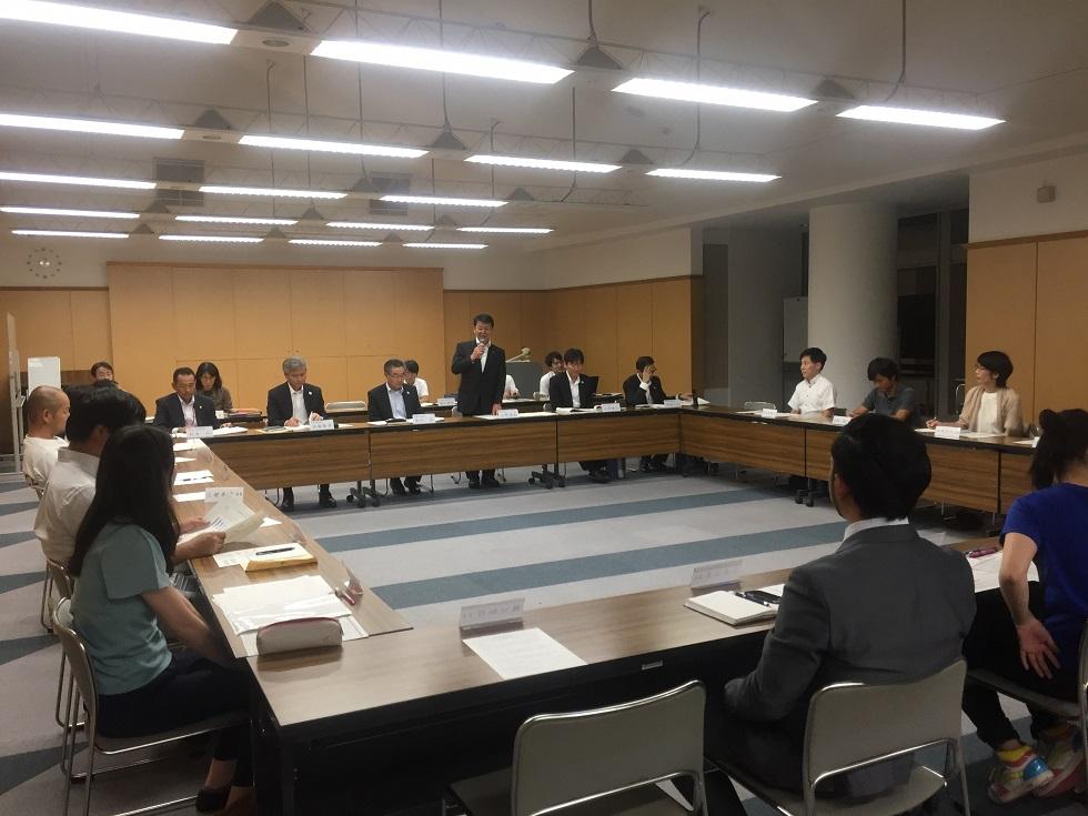 市役所8階大会議室にて行われた第3回未来ビジョン会議の会議中の写真