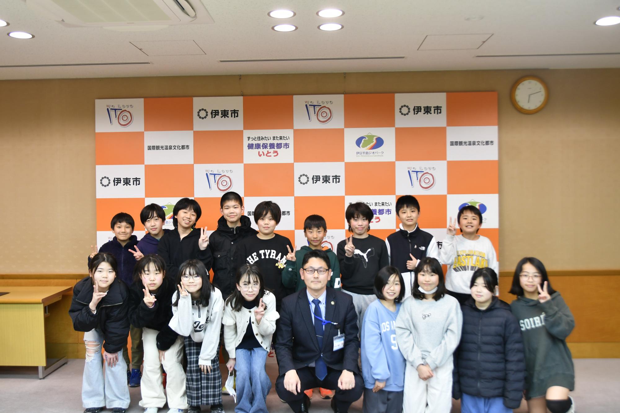 諏訪市へ行く前の出発式の写真
